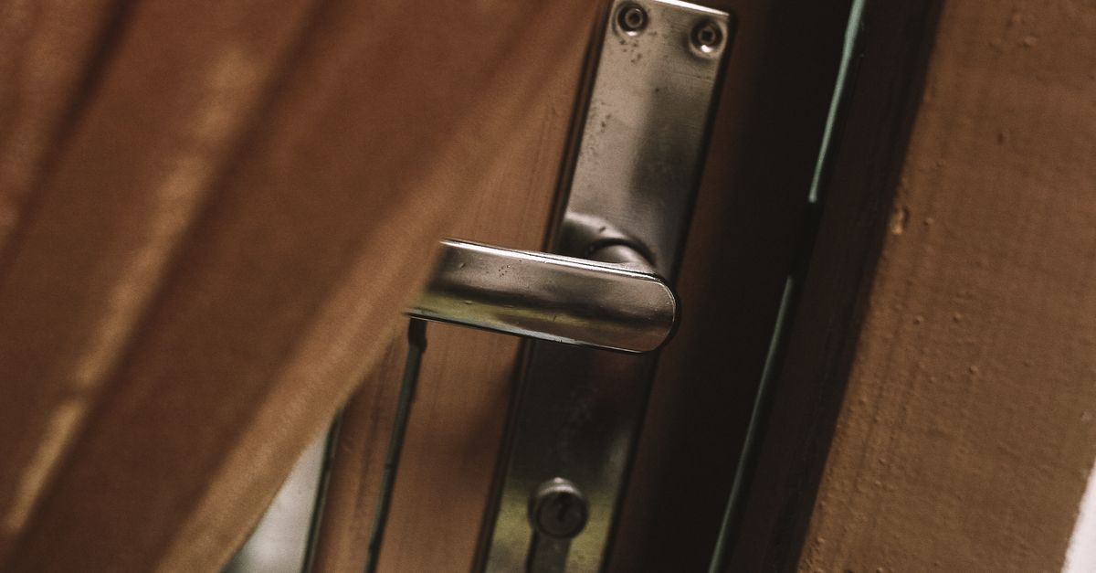 5 Signs Your Door Knob Lock Needs Replacing — Chris Locksmith NJ